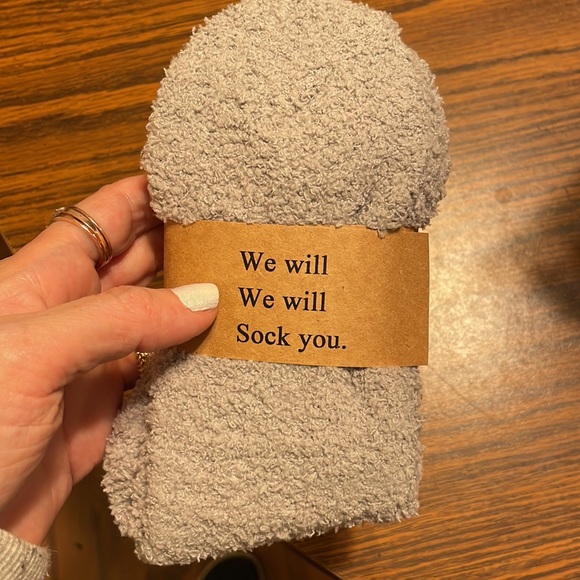 Inspirational box soft throw blacker 50” x 65” eye mask fuzzy socks and card - Picture 6 of 7